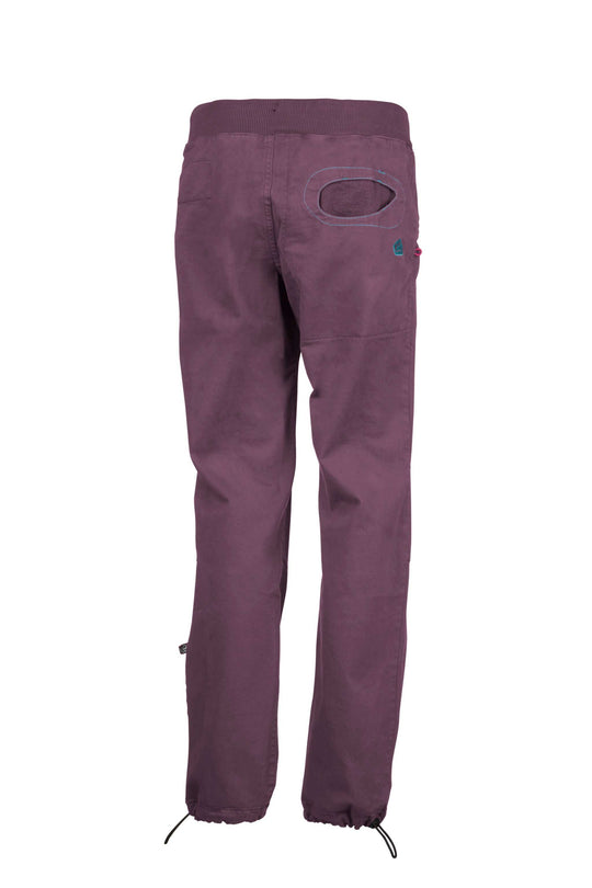 Pantaloni Onda Slim2 da arrampicata urbana in raso di cotone biologico viola, con tasche interne in tessuto stampato e ricamo sul retro.